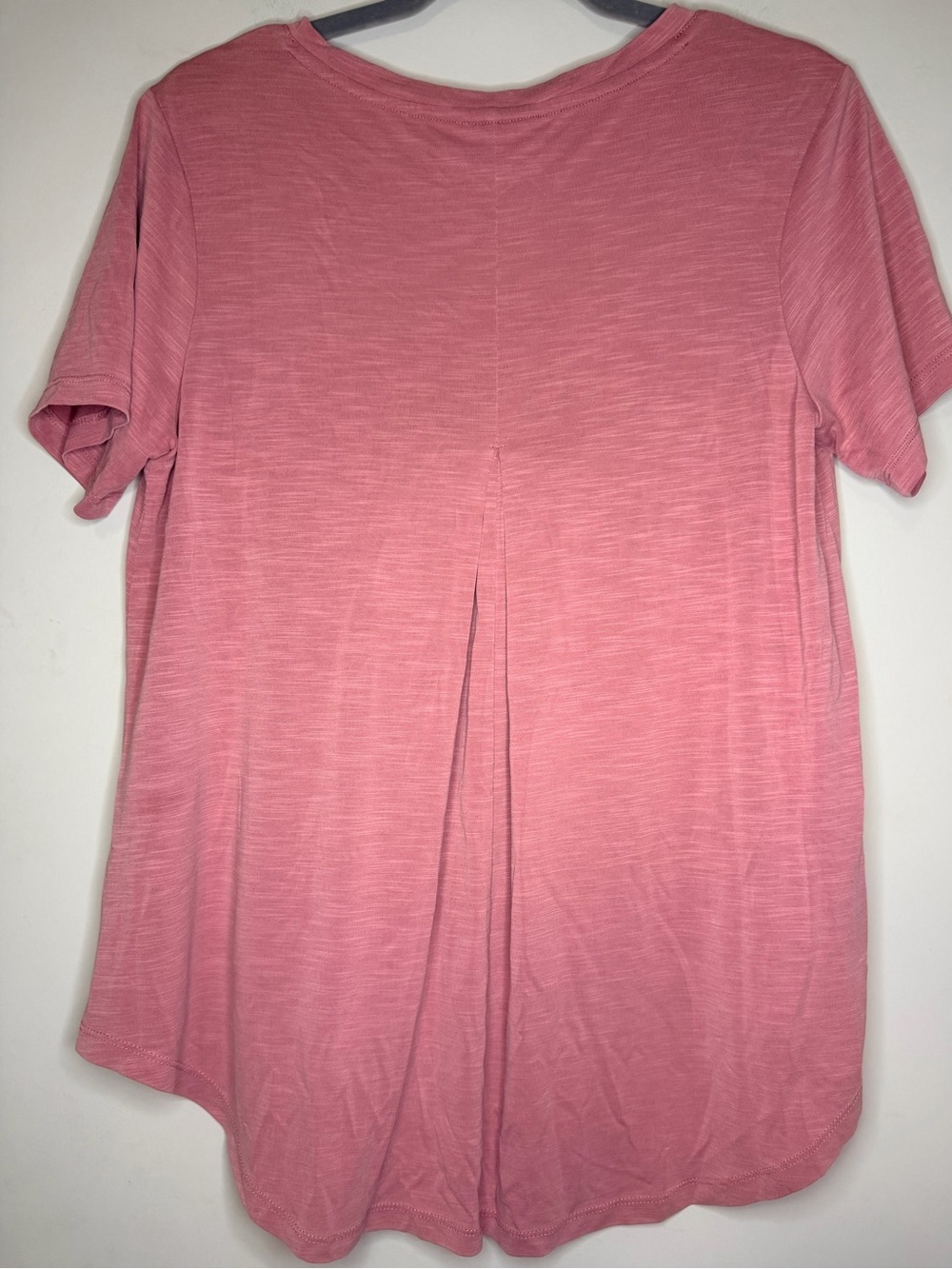 Mod Ref Soft Muave Heathered V-Neck High Low Hem Short Sleeve Tee Size M - Picture 2 of 5